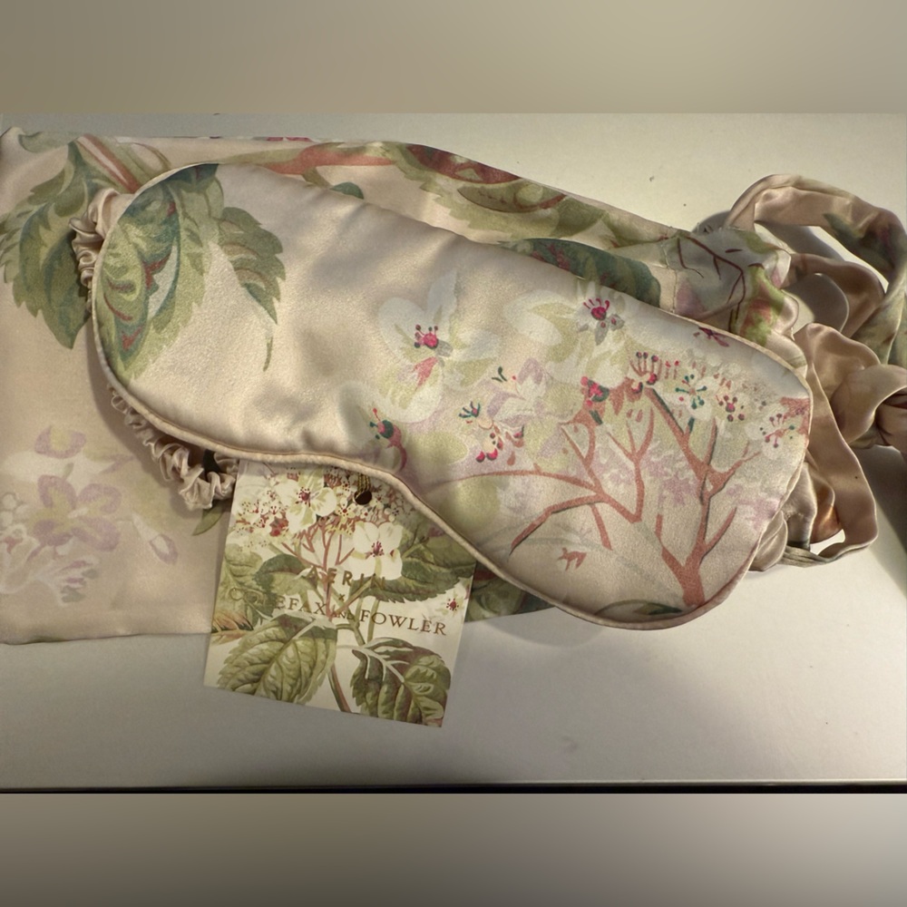 NWT AERIN X Colefax and Fowler ELOISE Silk Sleep Mask And Silk Drawstring Bag - Picture 12 of 13